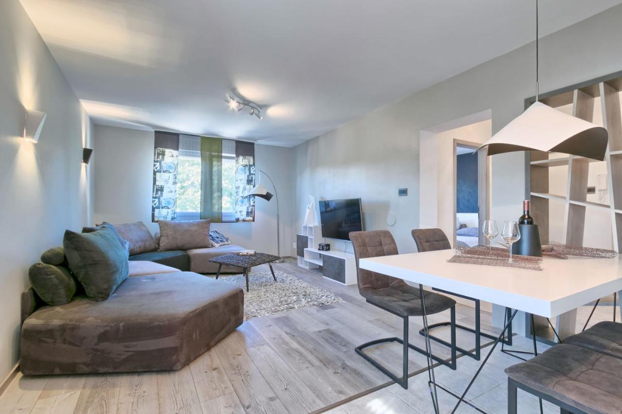 Modern Oasis Apartment พูลา ภายนอก รูปภาพ