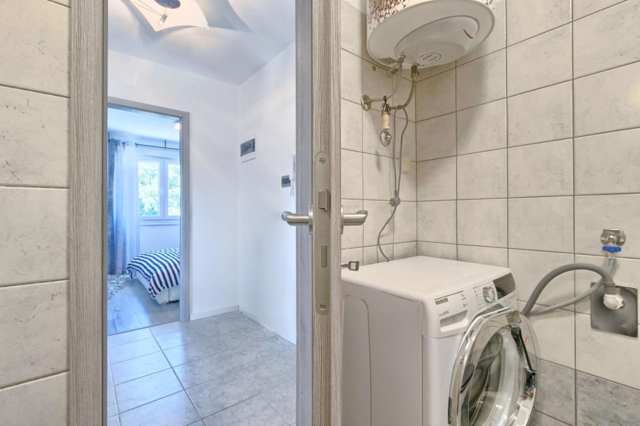 Modern Oasis Apartment พูลา ภายนอก รูปภาพ
