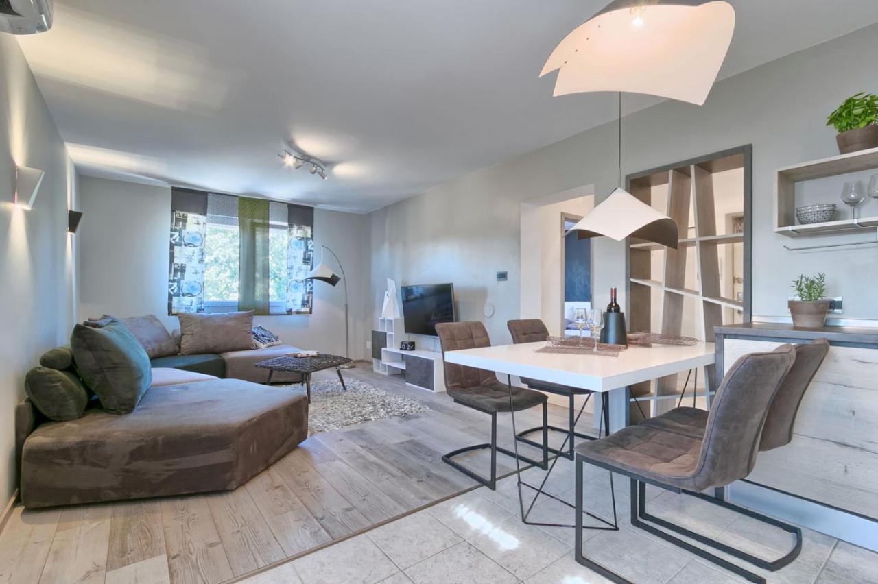 Modern Oasis Apartment พูลา ภายนอก รูปภาพ