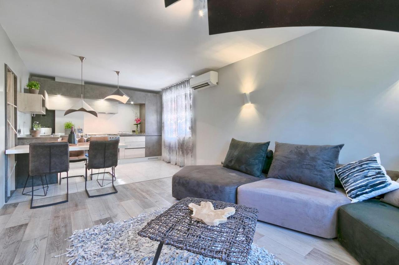 Modern Oasis Apartment พูลา ภายนอก รูปภาพ
