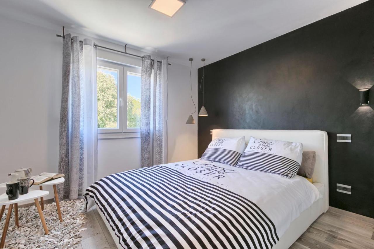 Modern Oasis Apartment พูลา ภายนอก รูปภาพ