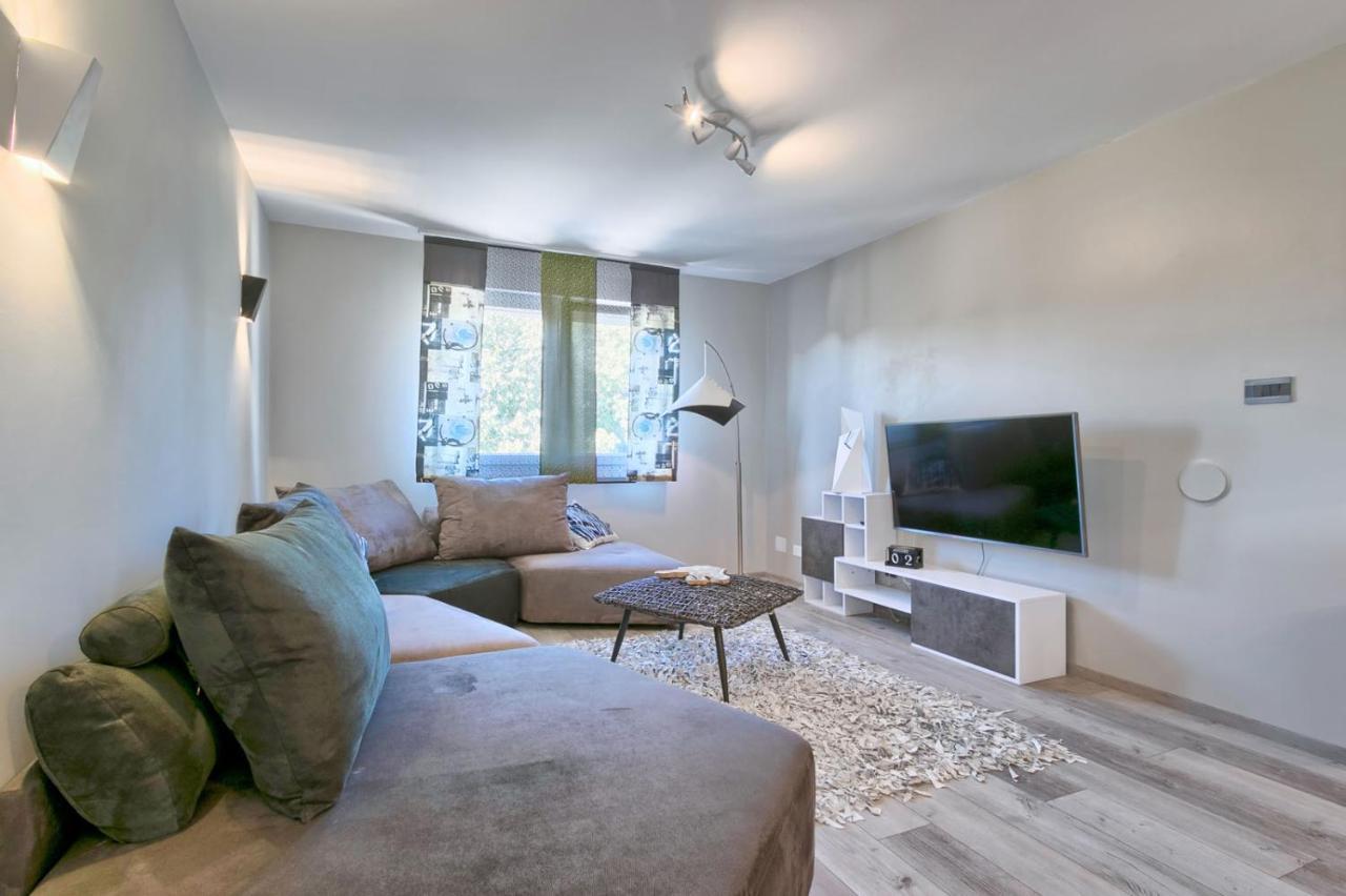 Modern Oasis Apartment พูลา ภายนอก รูปภาพ