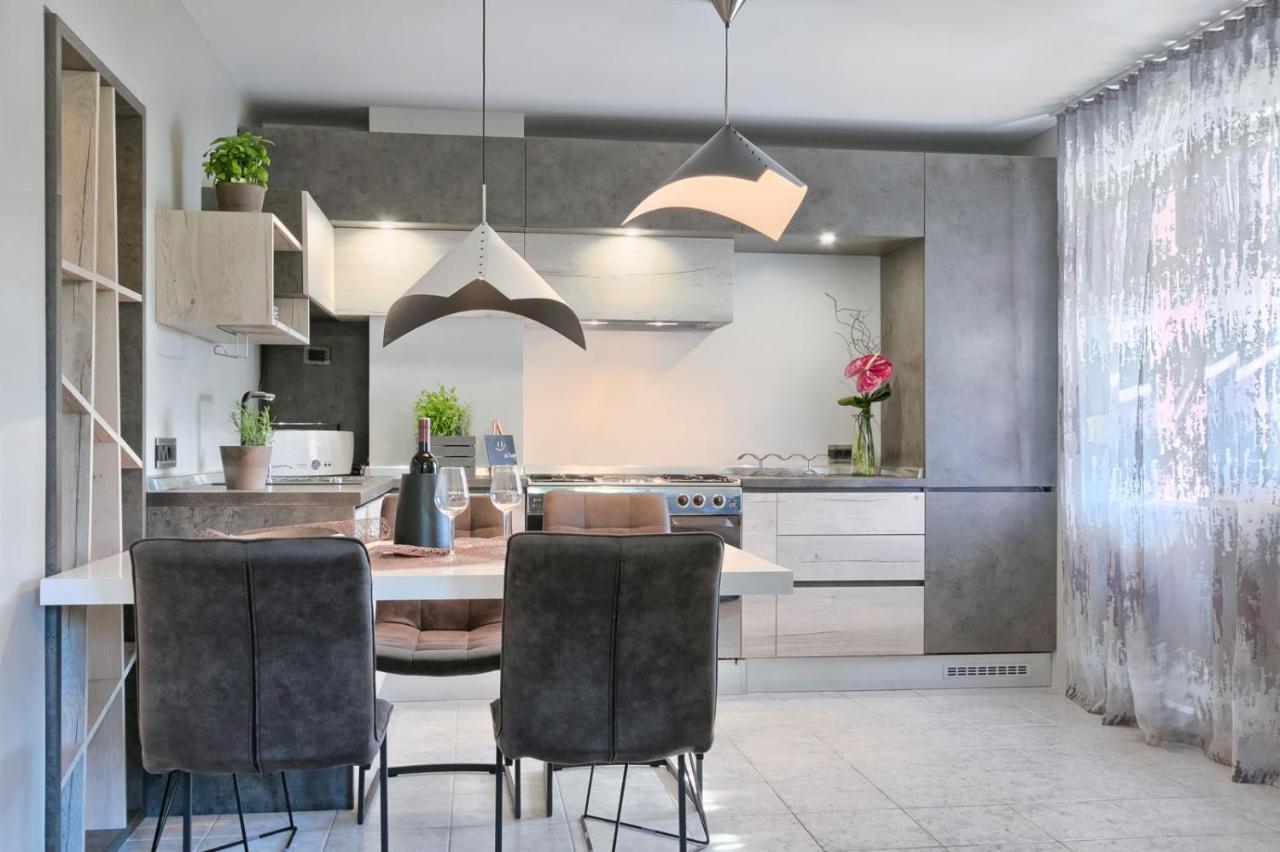 Modern Oasis Apartment พูลา ภายนอก รูปภาพ