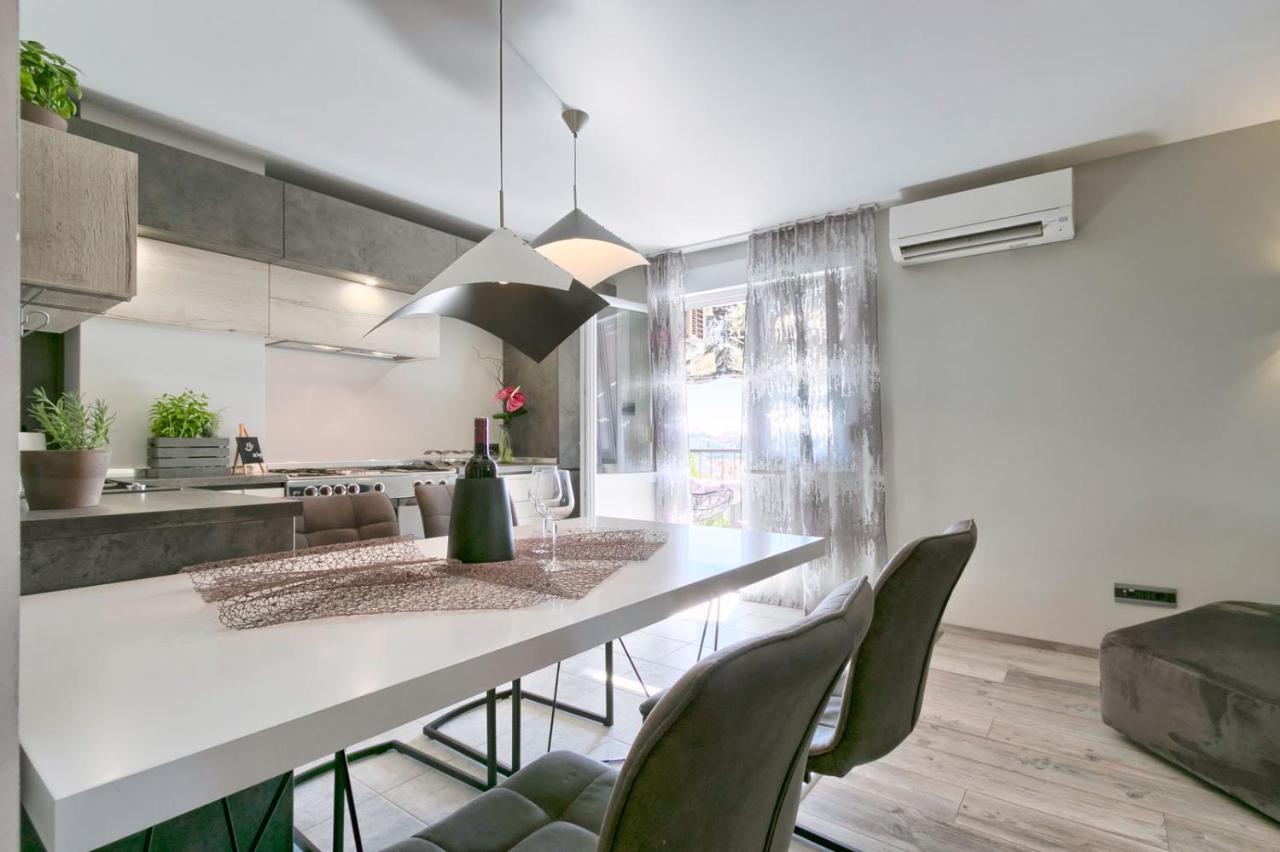 Modern Oasis Apartment พูลา ภายนอก รูปภาพ