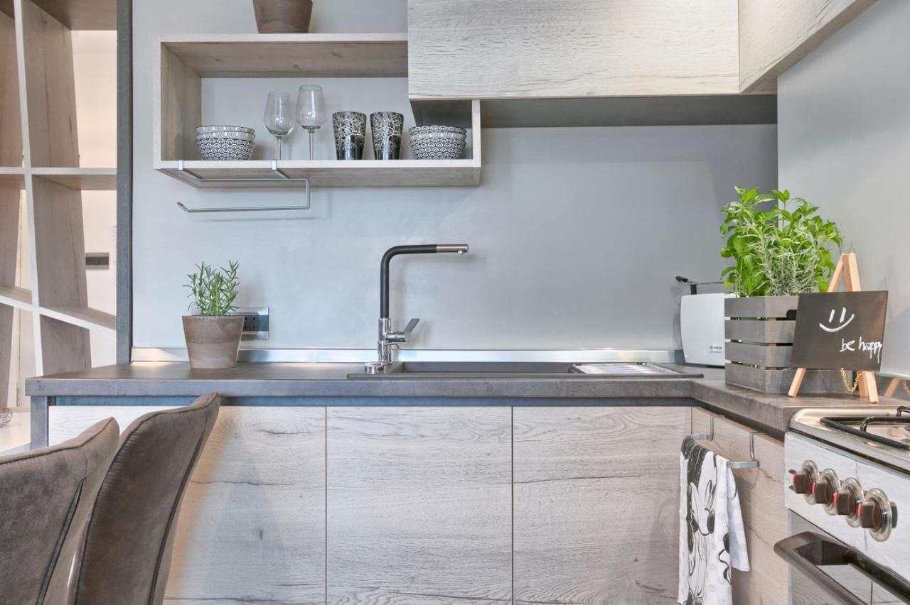Modern Oasis Apartment พูลา ภายนอก รูปภาพ