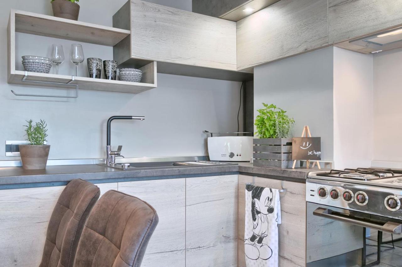 Modern Oasis Apartment พูลา ภายนอก รูปภาพ